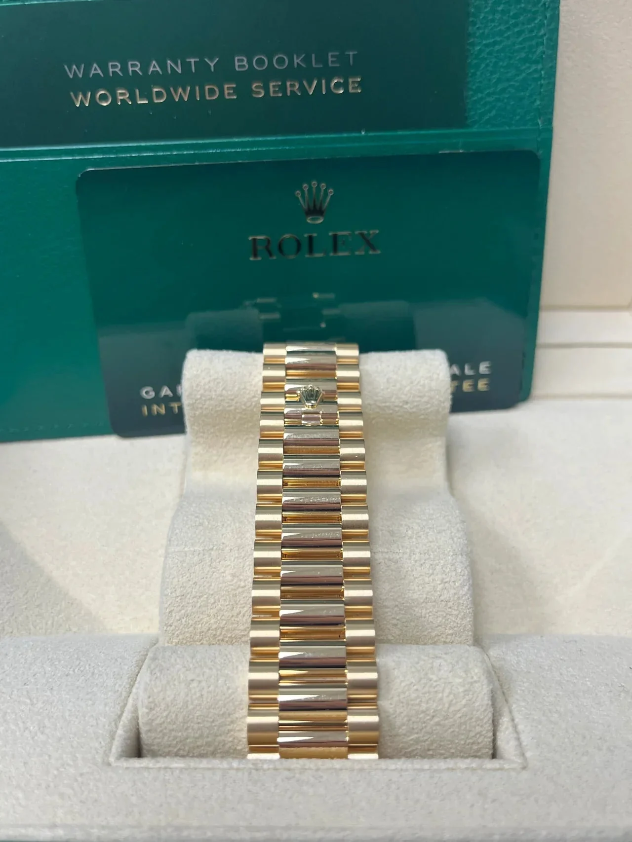 Rolex Day-Date 40 Yellow Gold Green Roman Dial 228238 – gallery view