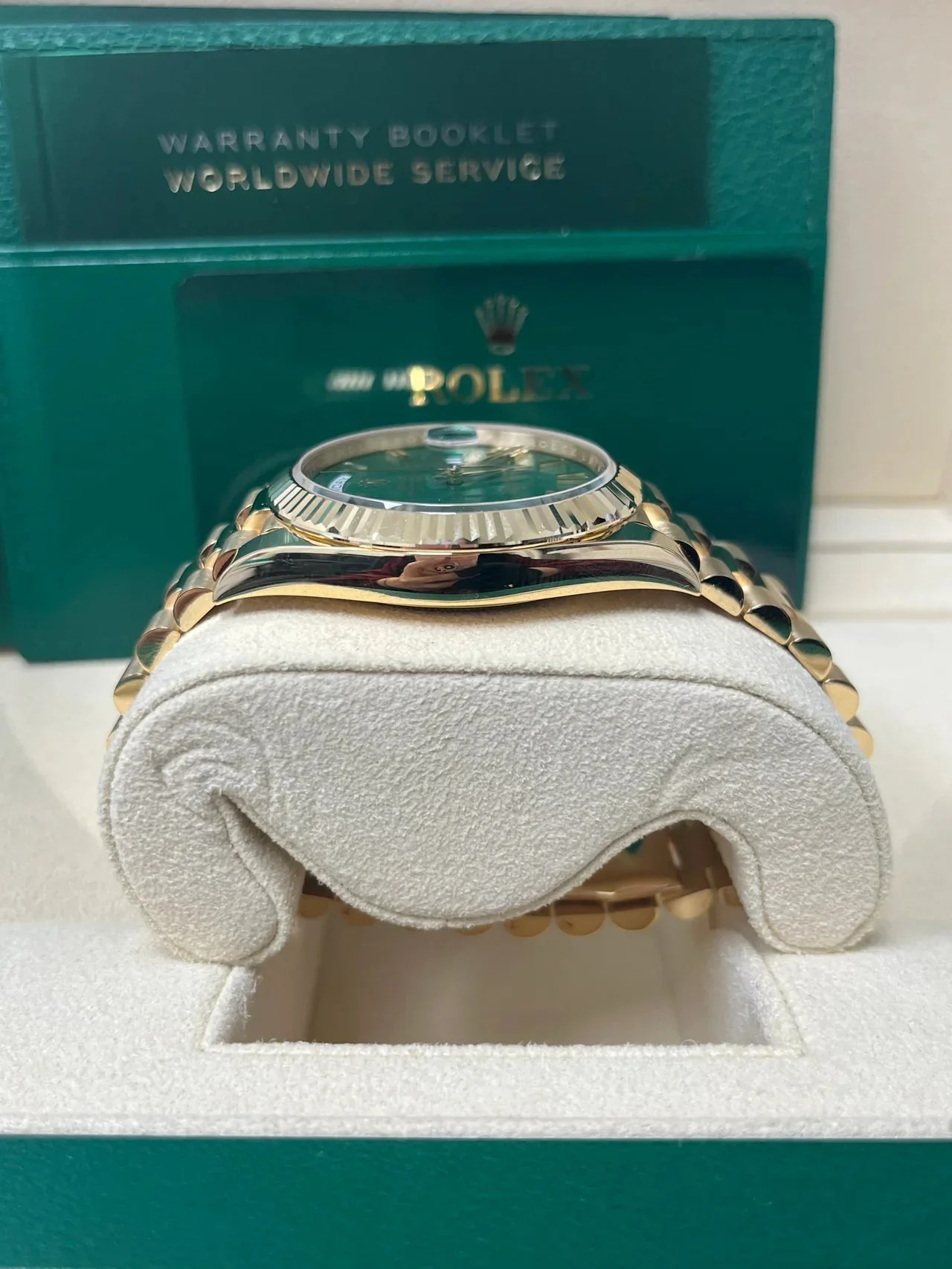 Rolex Day-Date 40 Yellow Gold Green Roman Dial 228238 – gallery view