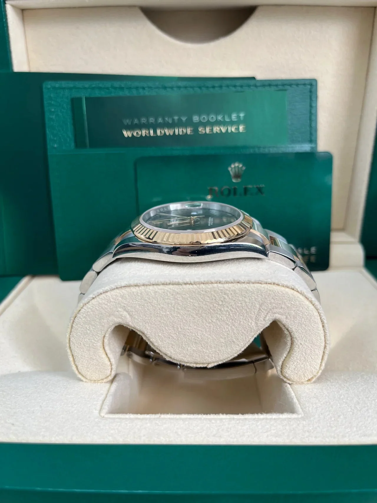 ROLEX Datejust 41mm Wimbledon Two Tone Gold / Silver Oyster – gallery view