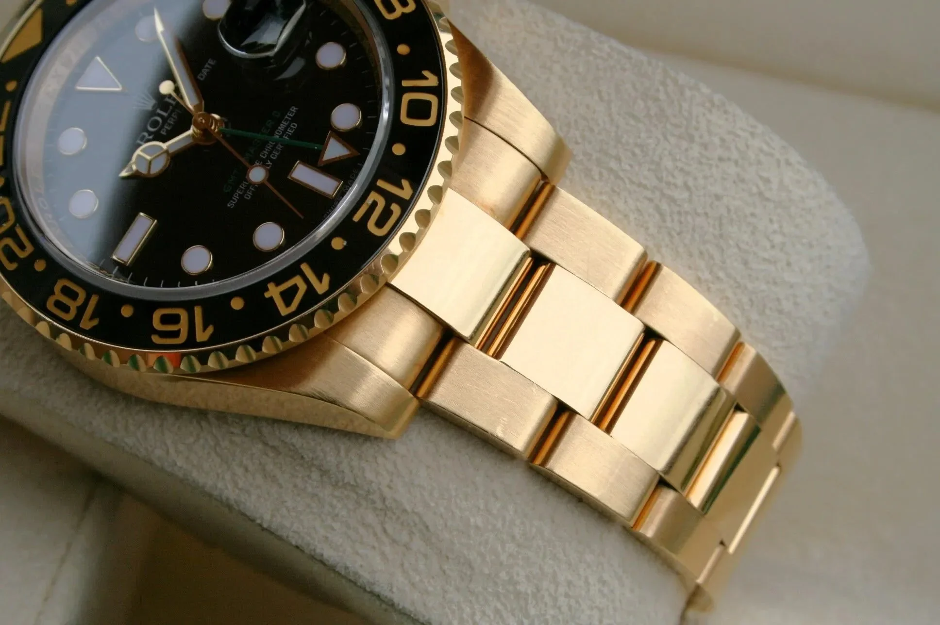 Rolex GMT-Master II 116718LN Yellow Gold Black Dial Oyster – gallery view