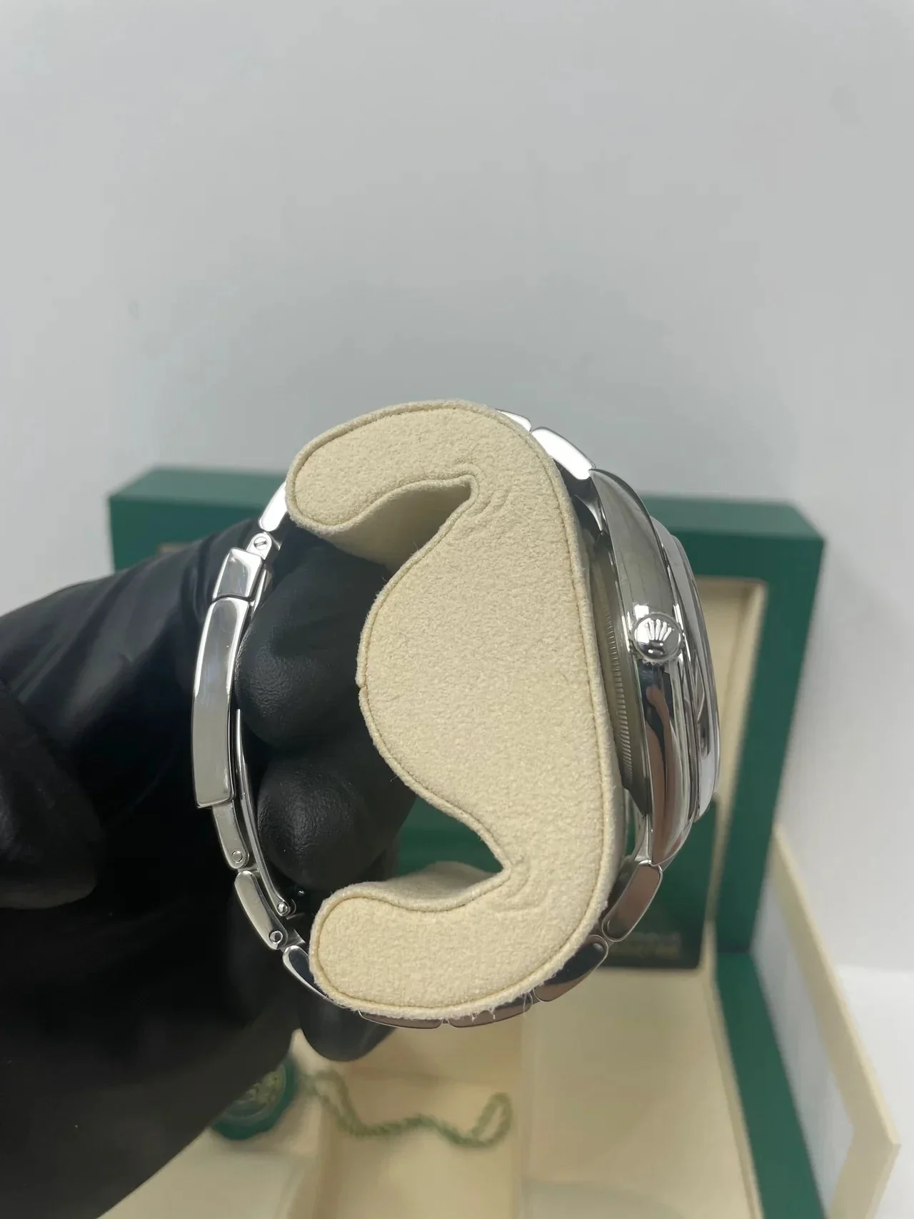 Rolex Oyster Perpetual Turquoise Dial 124300 – gallery view