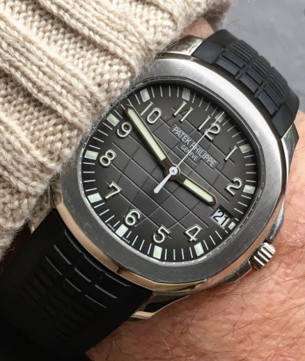 Patek Philippe Aquanaut Automatique – gallery view
