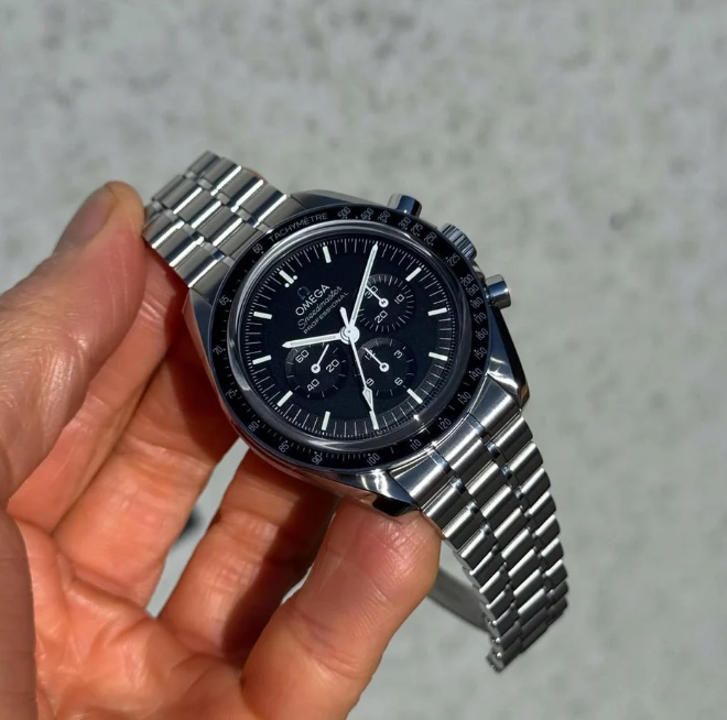 Omega Seamaster diver 300m Silver black dial – main view