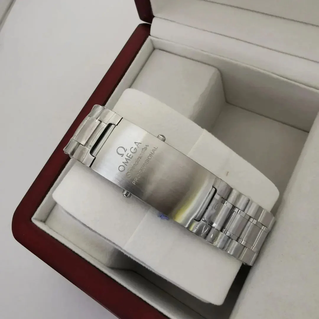 OMEGA SPEEDMASTER ANNIVERSARY SERIE – gallery view