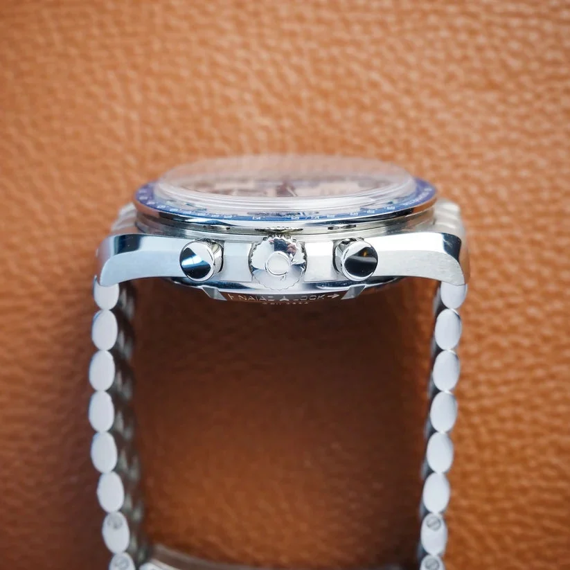 Omega Speedmaster Snoopy – gallery view
