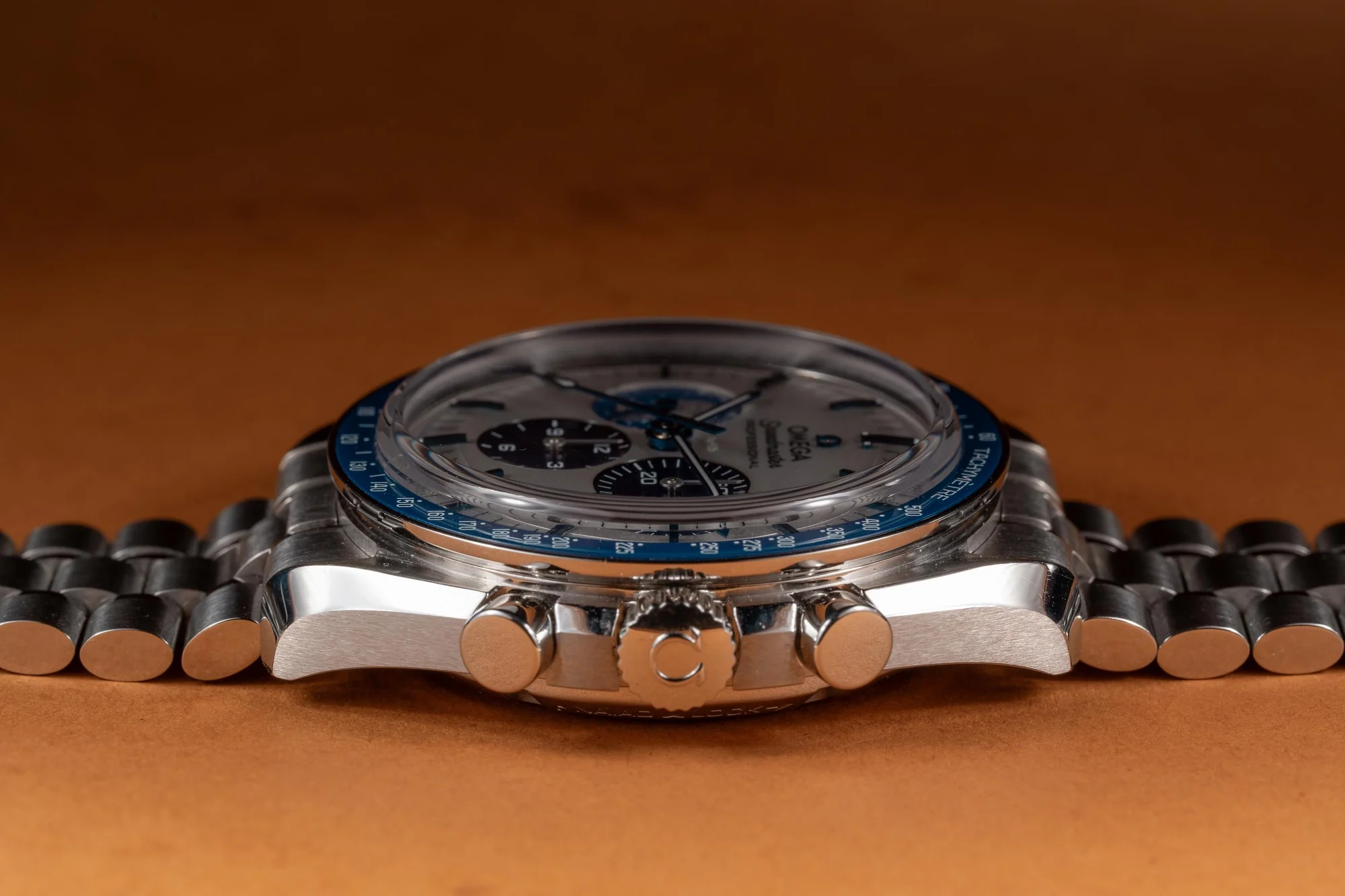 Omega Speedmaster Snoopy – gallery view