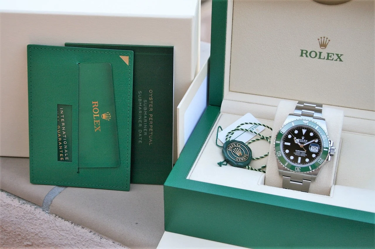 Rolex SUBMARINER Bezel VERTE MODÈLE 16610LV Men's – gallery view