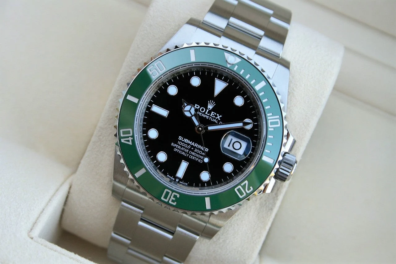 Rolex SUBMARINER Bezel VERTE MODÈLE 16610LV Men's – gallery view