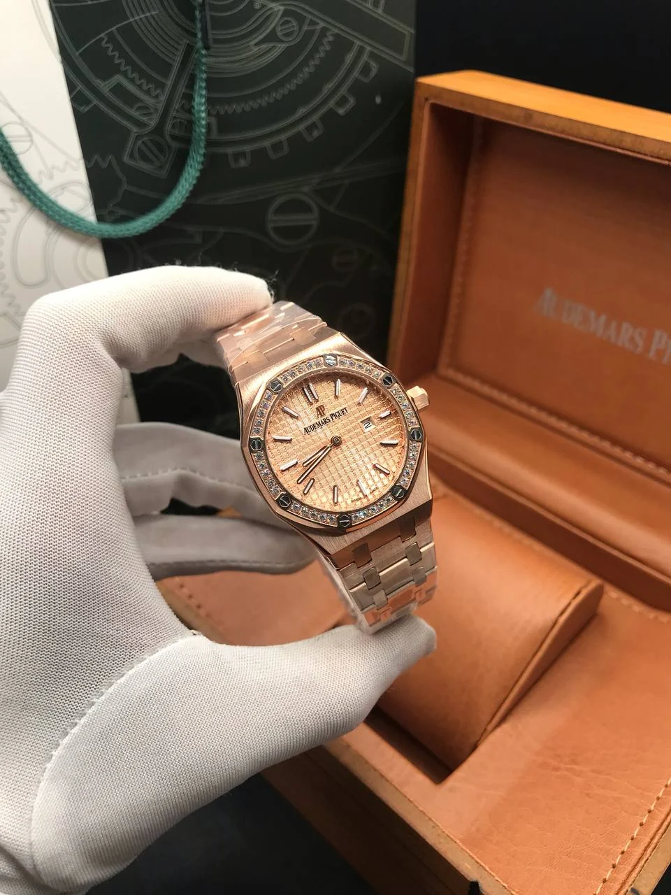 Montre Audemars Piguet Royal Oak 67651OR. Femme – gallery view