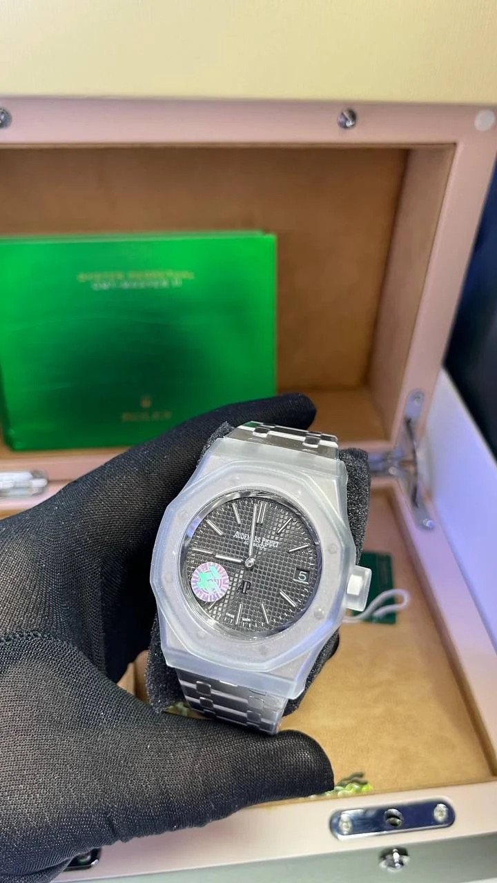 Audemars Piguet Royal Oak «50th Anniversary» – gallery view