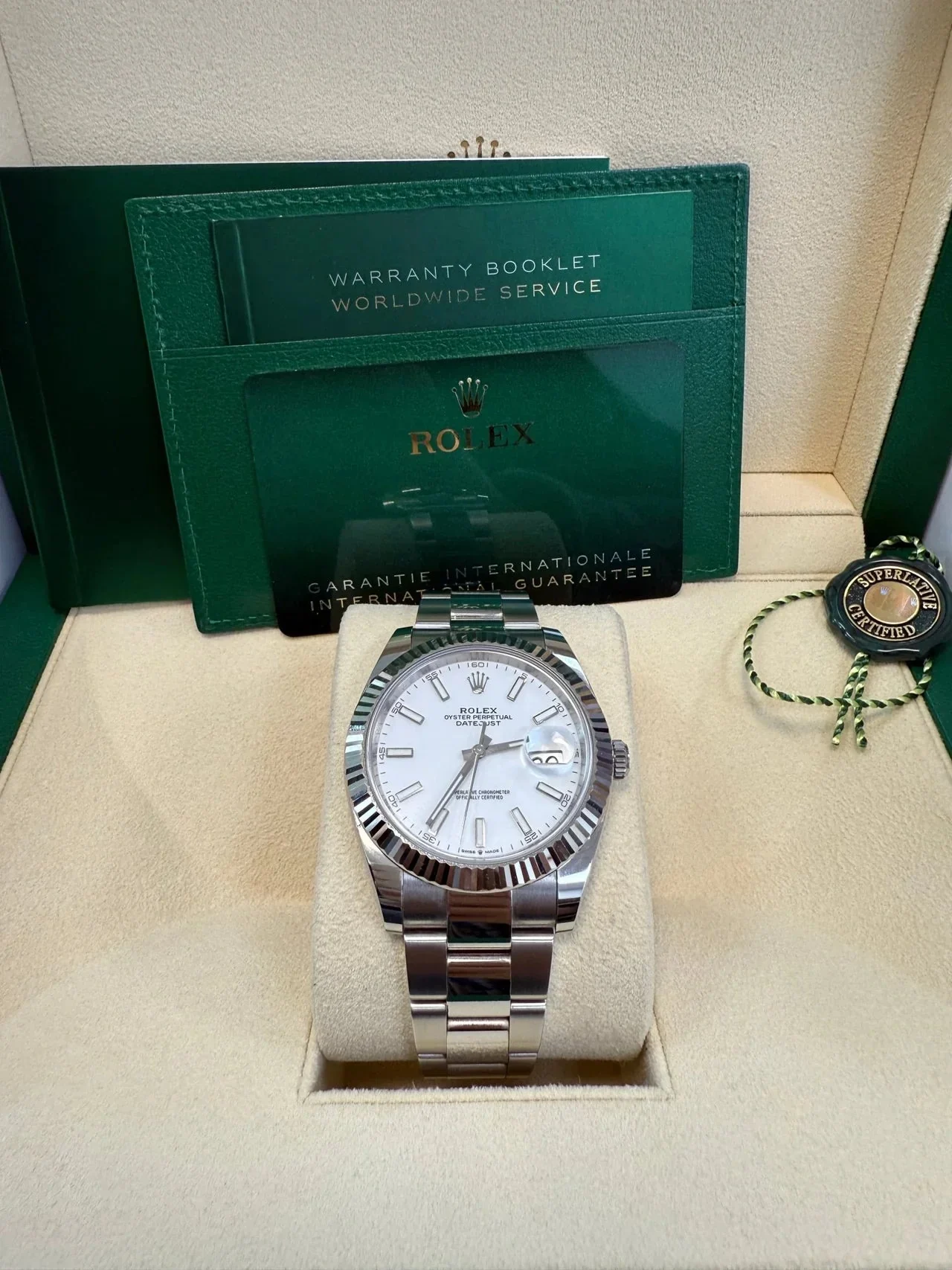 Rolex Datejust 41 126334 Fluted Bezel Oyster White – gallery view