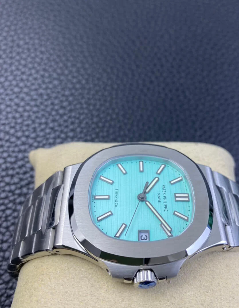 Patek Philippe Nautilus Tiffany – gallery view