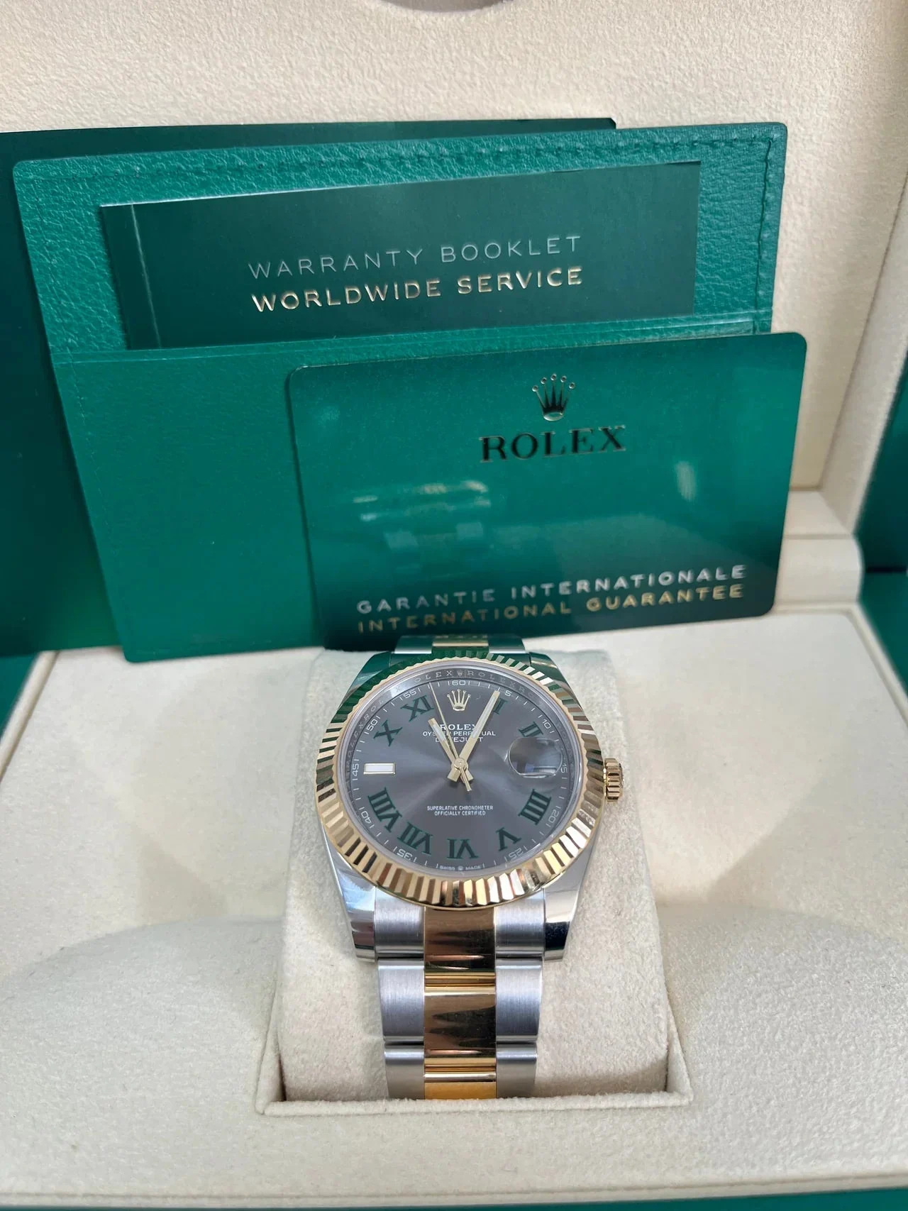 ROLEX Datejust 41mm Wimbledon Two Tone Gold / Silver Oyster – gallery view