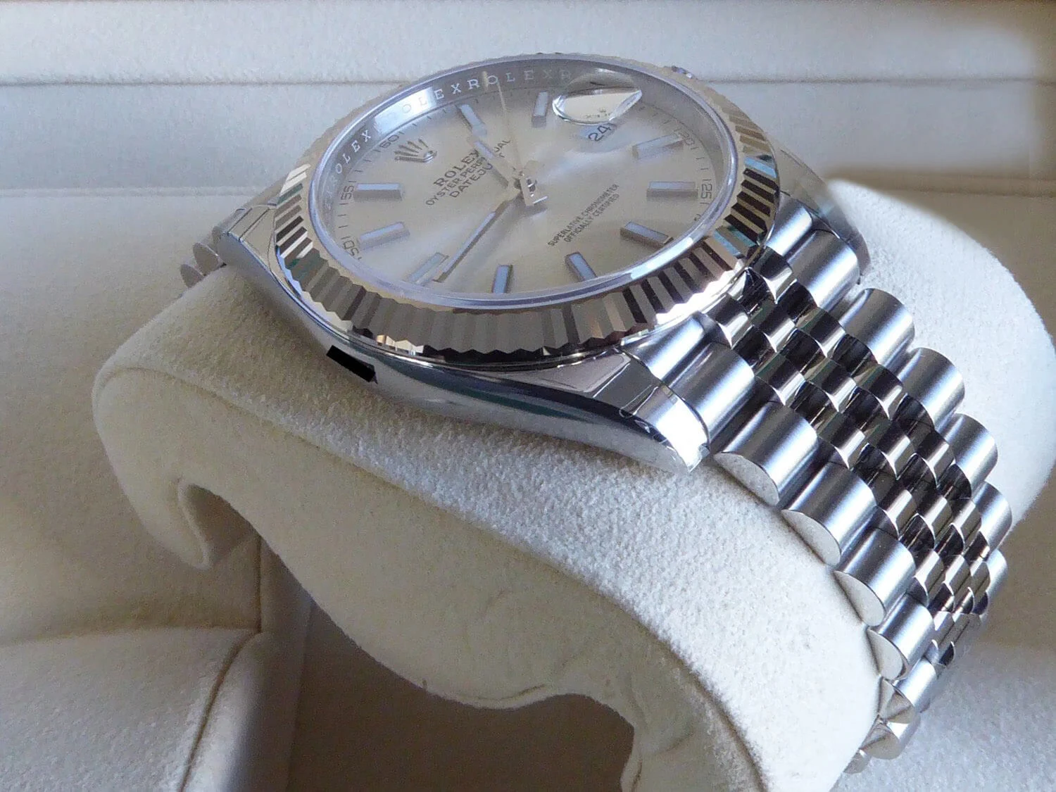 Rolex Datejust 126334-0004 Silver 41 Mm Men's – gallery view