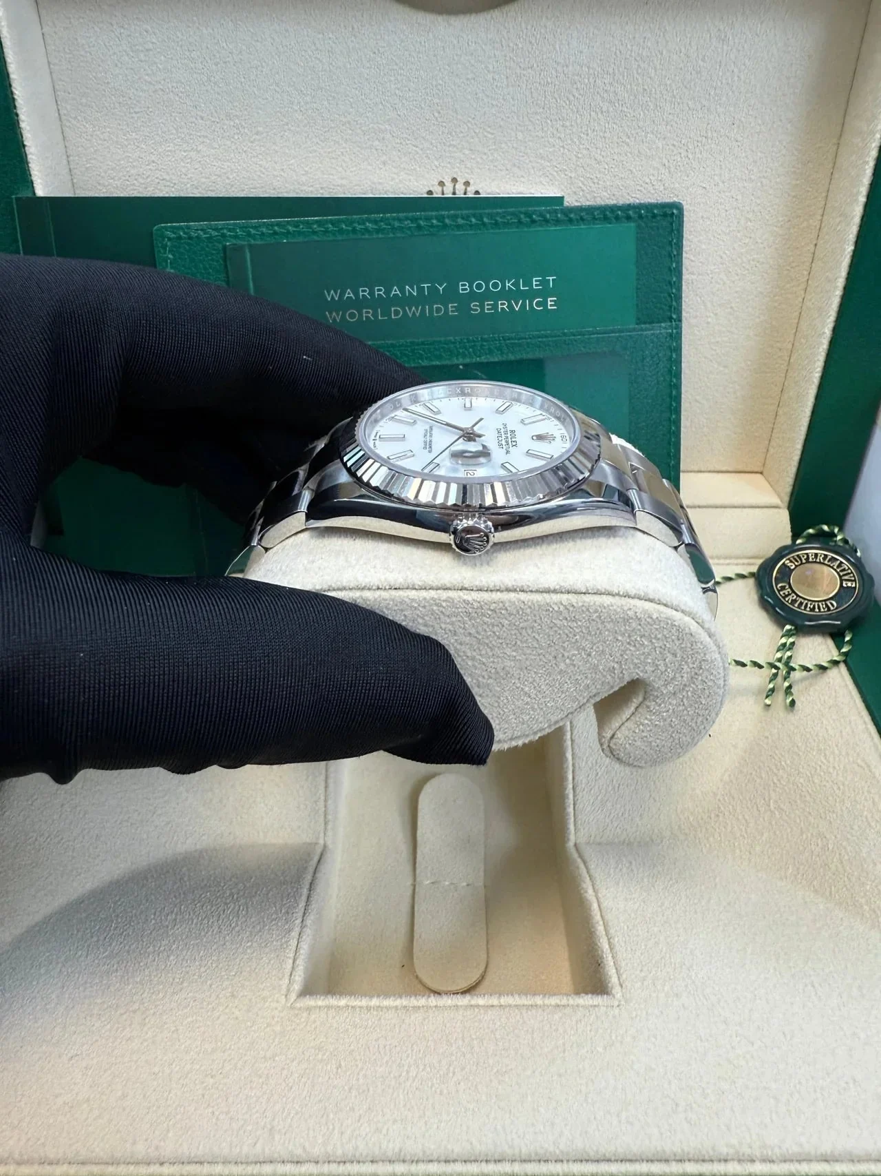 Rolex Datejust 41 126334 Fluted Bezel Oyster White – gallery view