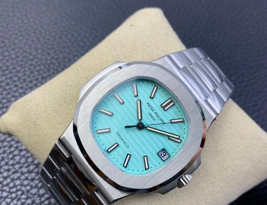 Patek Philippe Nautilus Tiffany – gallery view