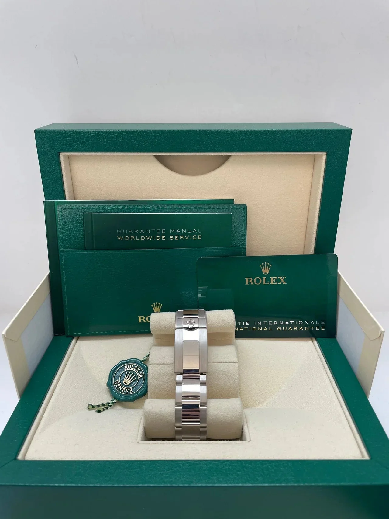 Rolex GMT-Master II PEPSI Oyster – gallery view