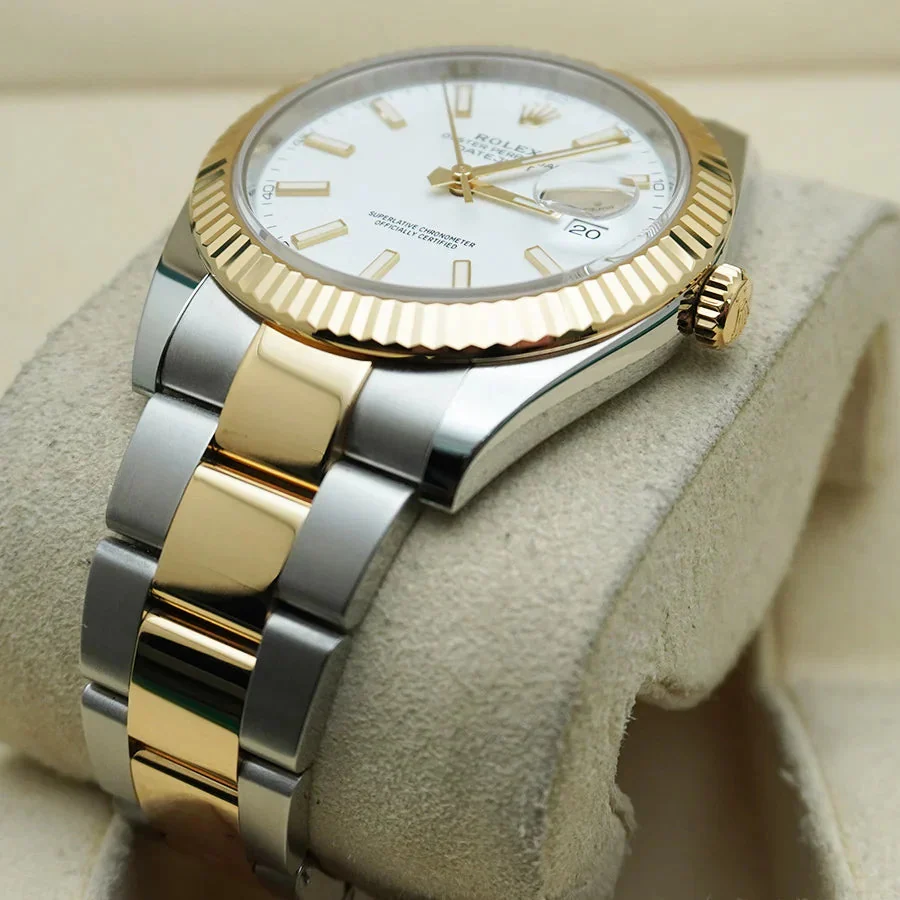 Rolex Datejust 41mm White Dial Fluted Bezel – gallery view