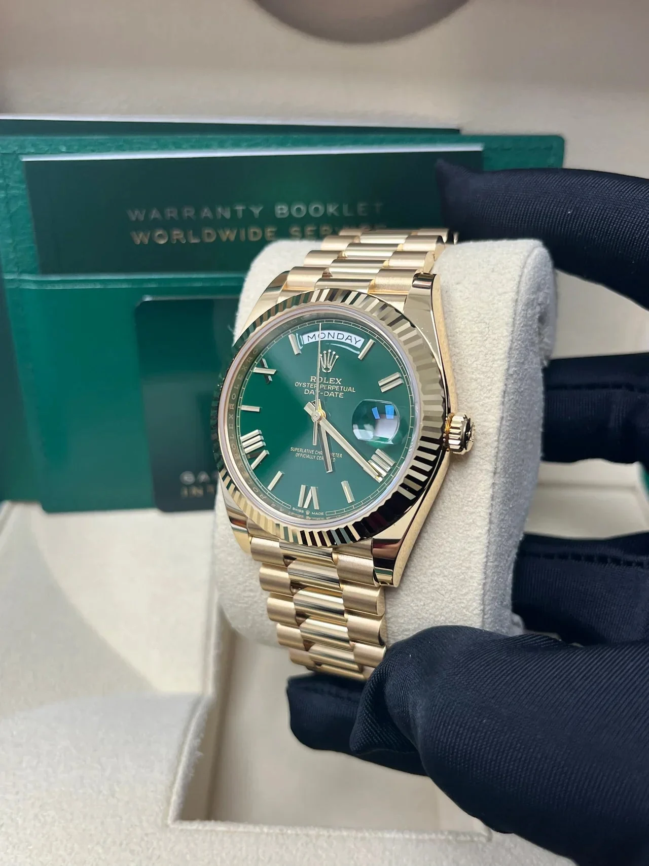 Rolex Day-Date 40 Yellow Gold Green Roman Dial 228238 – gallery view