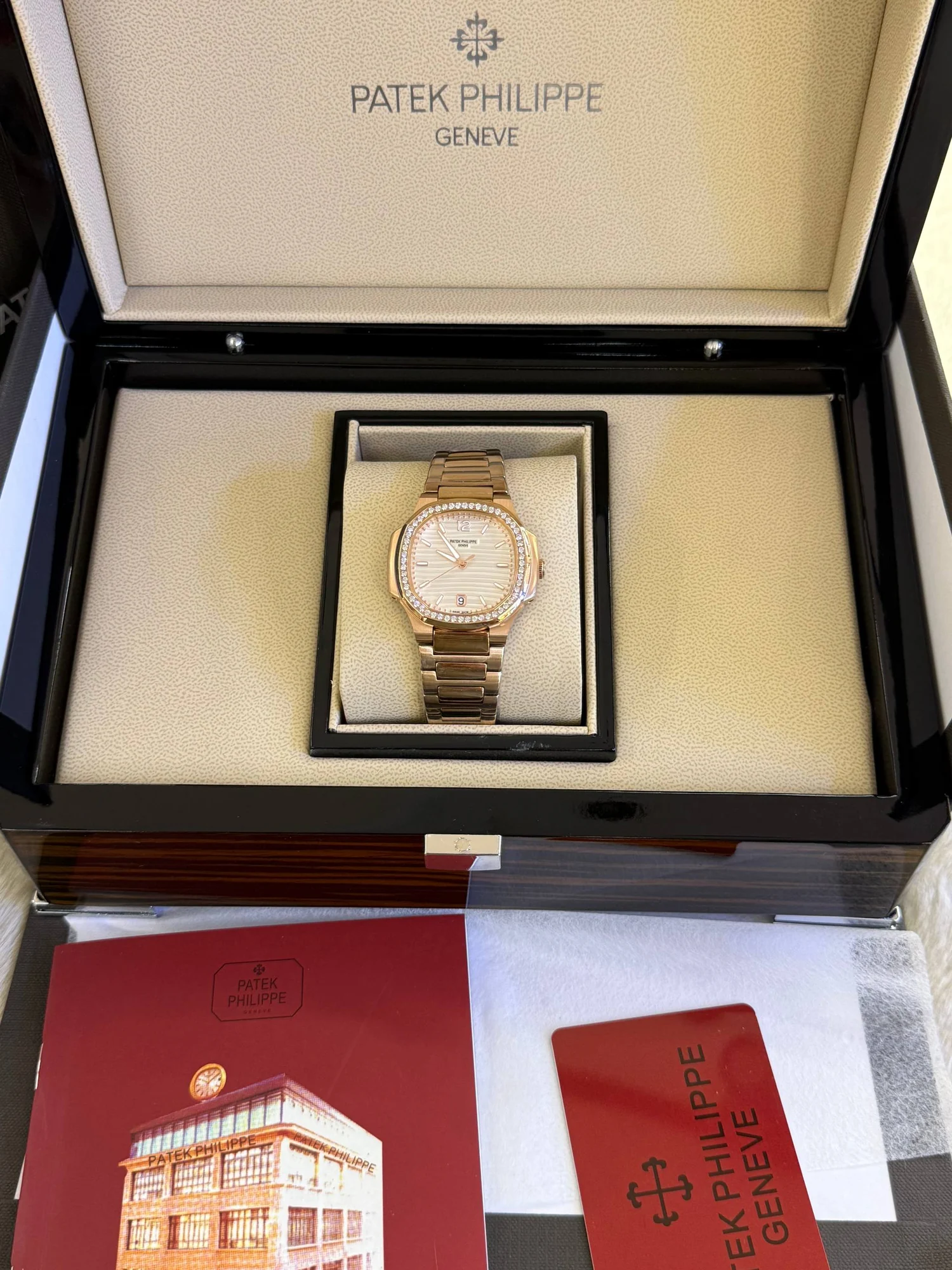 Patek Philippe femme Bronze serti blanc – gallery view