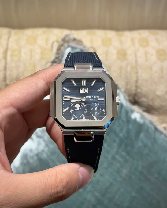 Patek Philippe Cubitus – gallery view