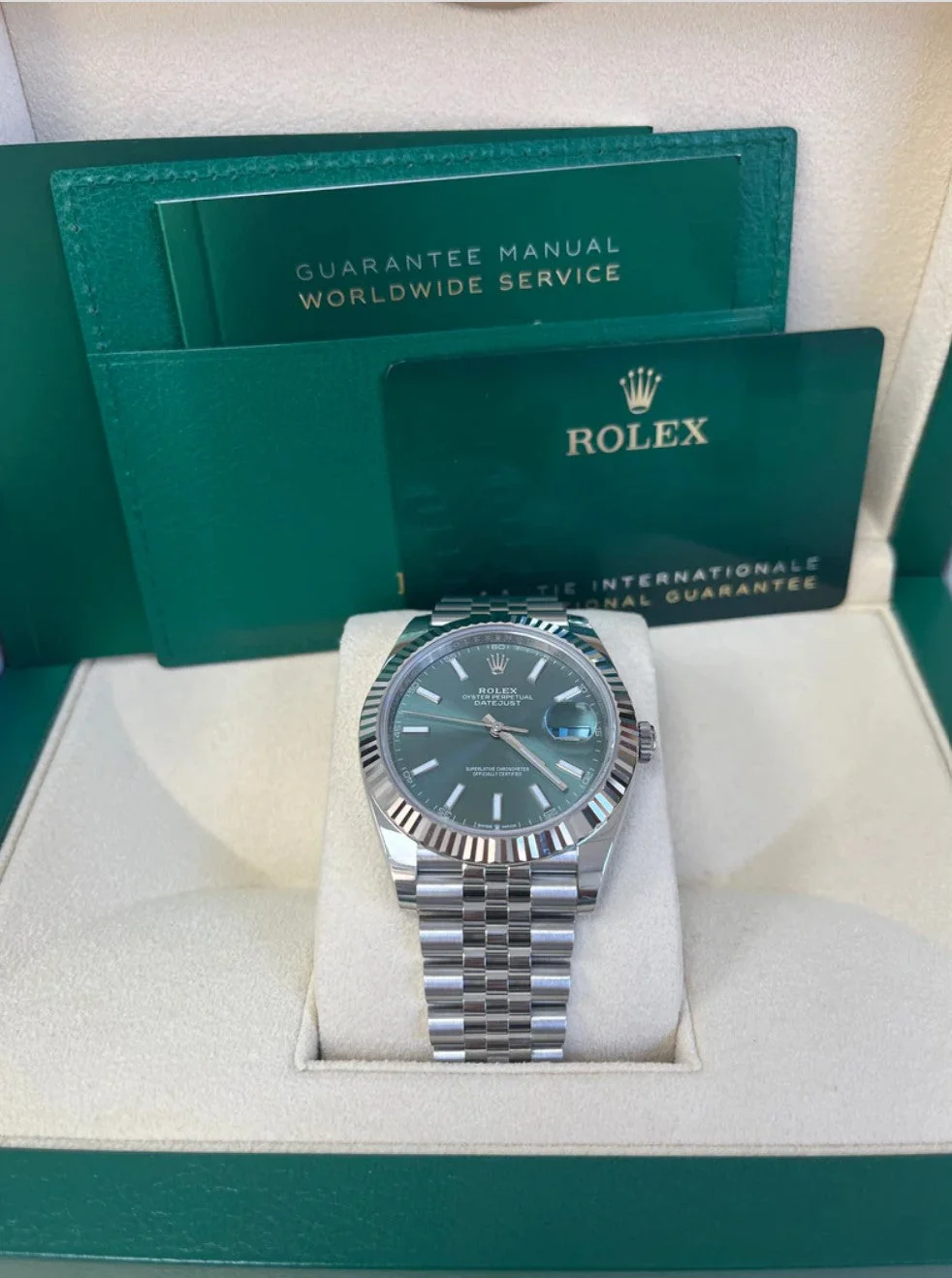 Rolex Datejust 41mm Mint Green Jubilée Men's – gallery view