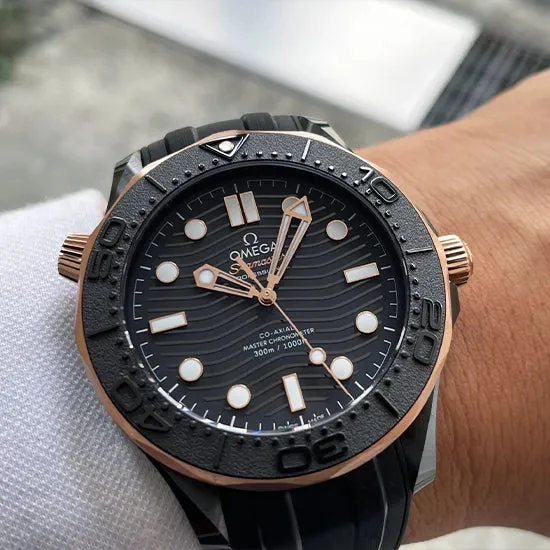 OMEGA SEAMASTER DIVER Full black & Bronze – gallery view