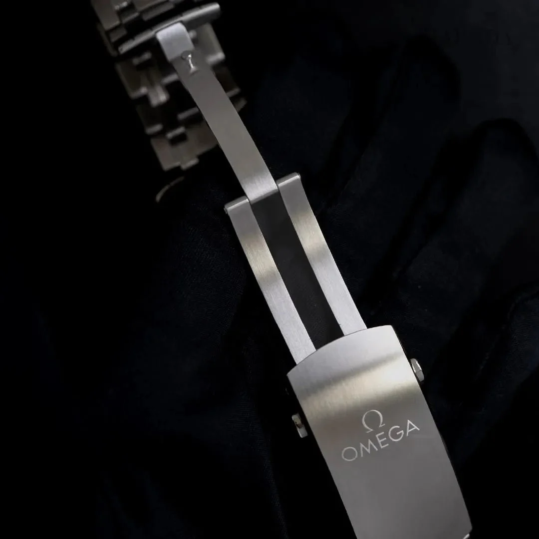 OMEGA Seamaster Green Dial Steel Bracelet – gallery view