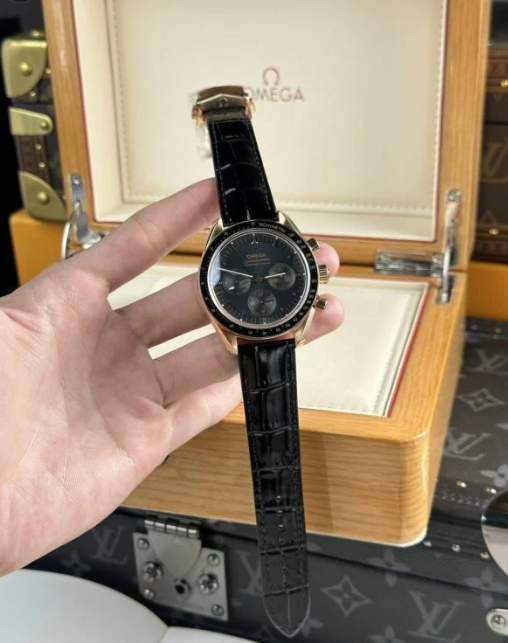 Omega Speedmaster Moonshine Cuir Noir – main view