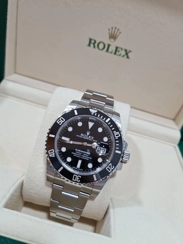 Rolex Submariner Black 116610LN – gallery view