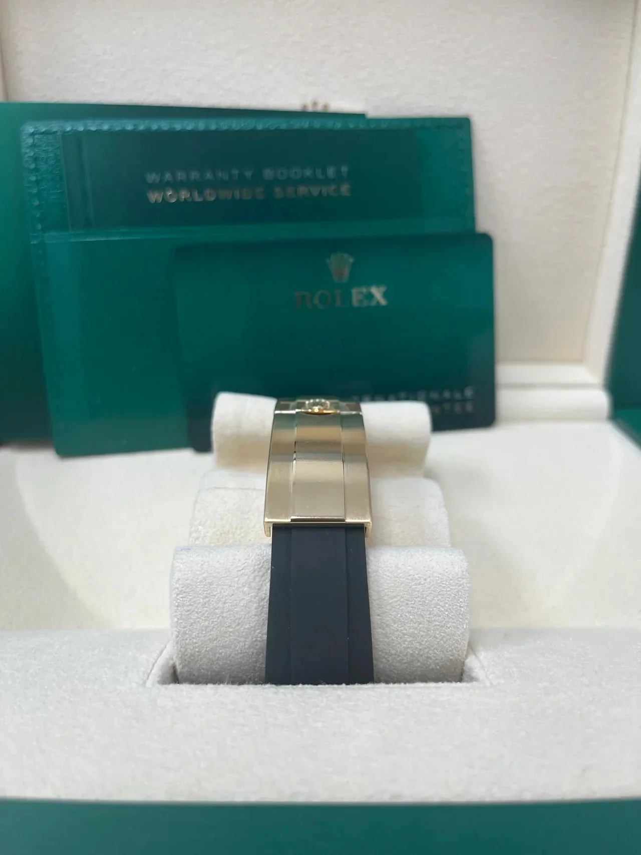 Rolex Yacht-Master Gold Black Dial Oysterflex 226658 – gallery view