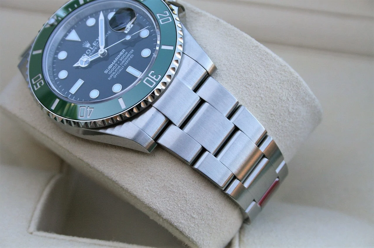 Rolex SUBMARINER Bezel VERTE MODÈLE 16610LV Men's – gallery view
