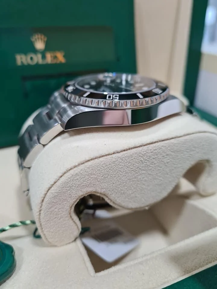 Rolex Submariner Black 116610LN – gallery view
