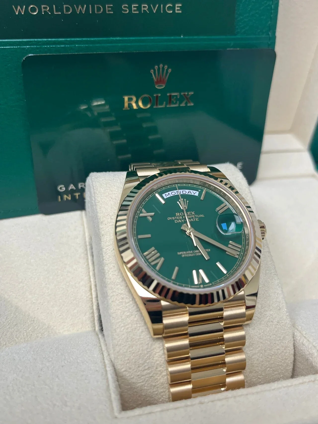 Rolex Day-Date 40 Yellow Gold Green Roman Dial 228238 – gallery view