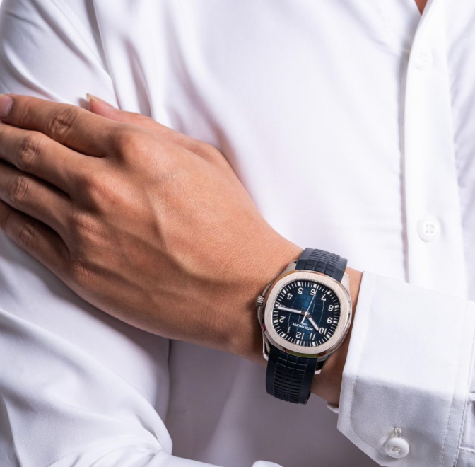 Patek Philippe Aquanaut Automatique Blue – gallery view