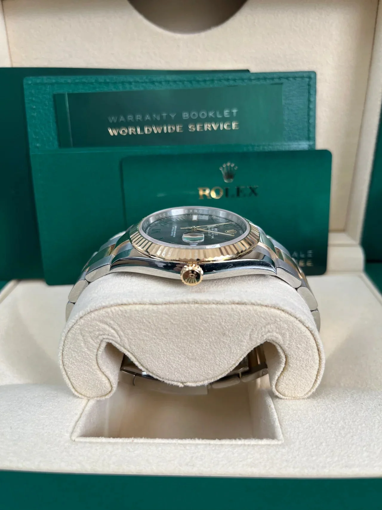 ROLEX Datejust 41mm Wimbledon Two Tone Gold / Silver Oyster – gallery view
