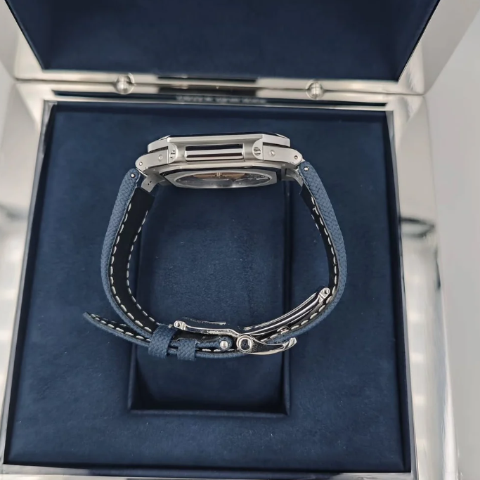 Patek Philippe Cubitus – gallery view