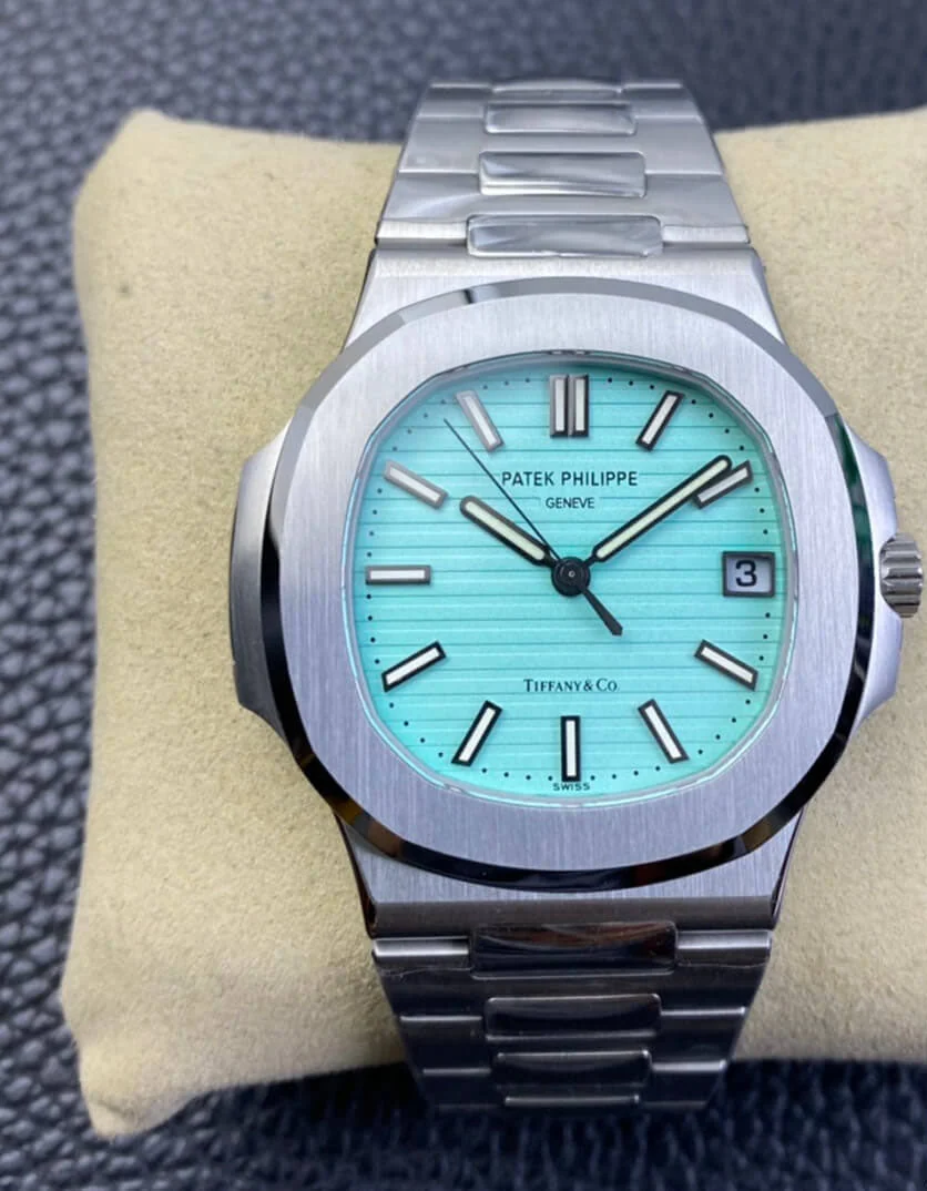 Patek Philippe Nautilus Tiffany – gallery view