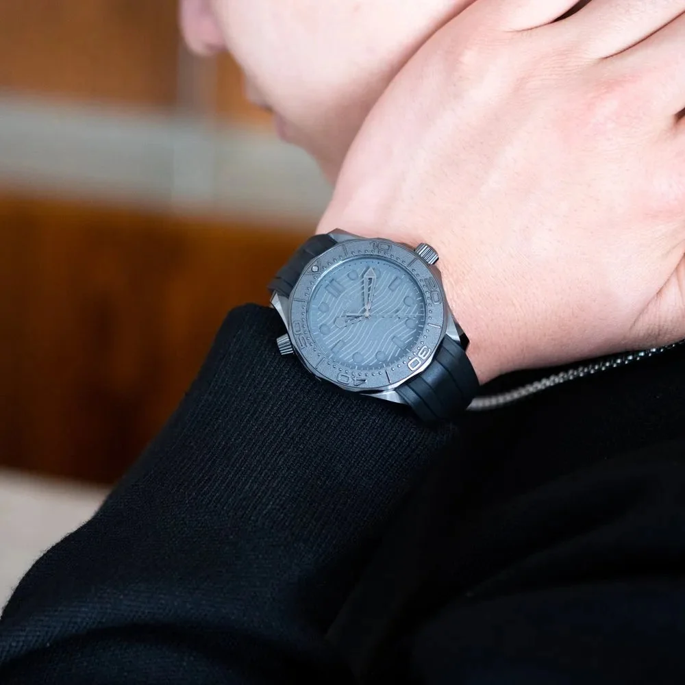 OMEGA SEAMASTER DIVER Full black – gallery view