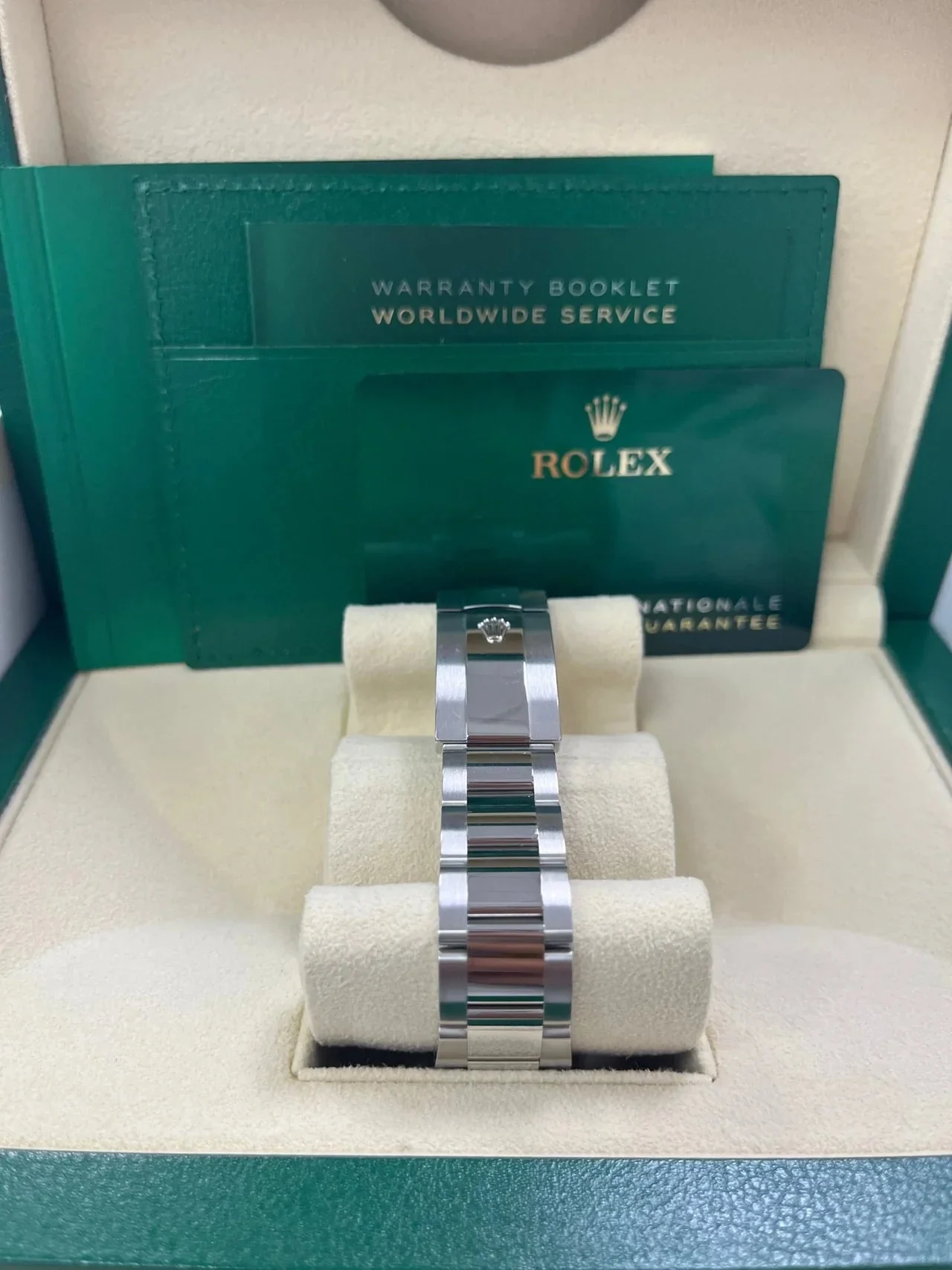 Rolex Datejust 41 Black Dial Oyster – gallery view