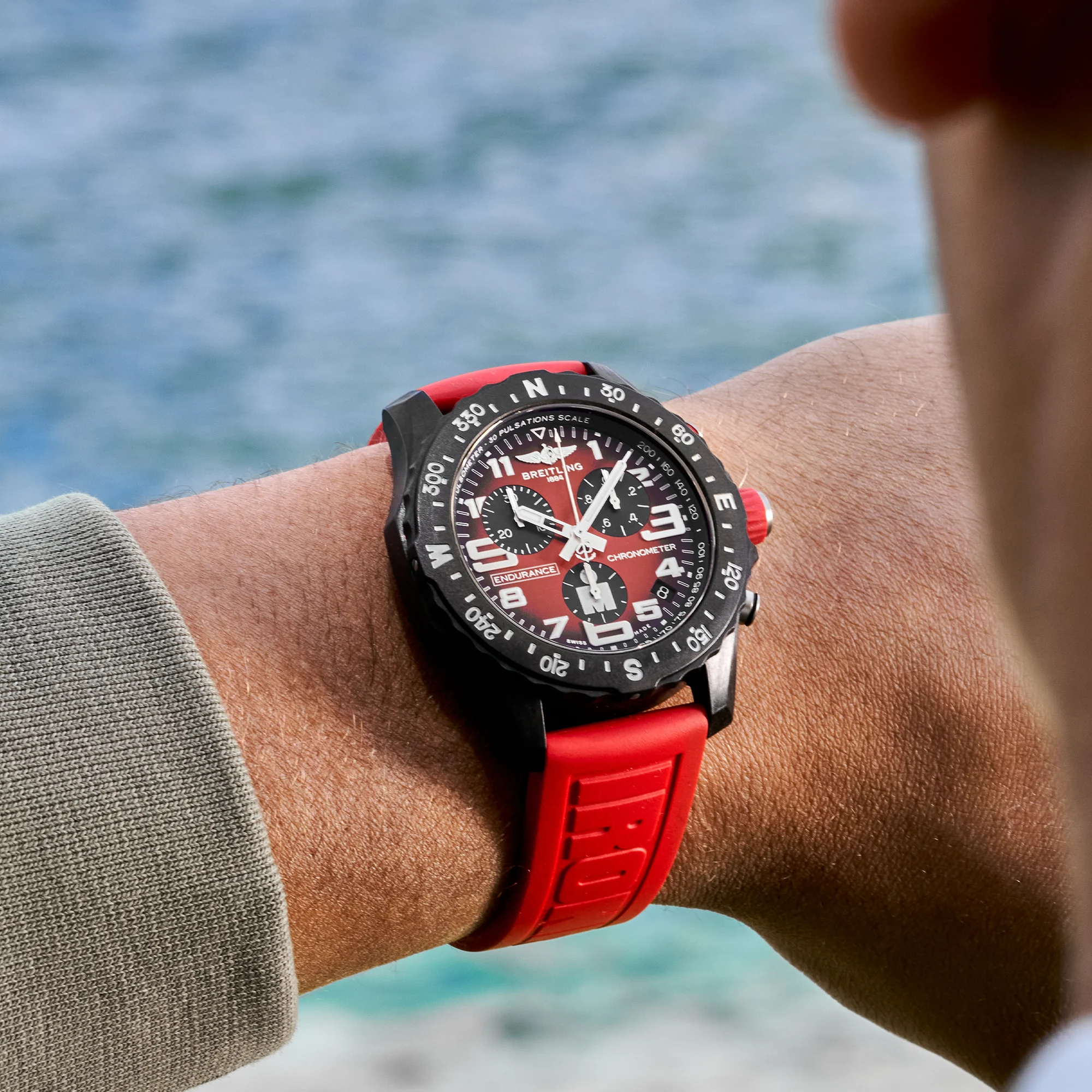 BREITLING Endurance Pro Rouge Pour homme – gallery view