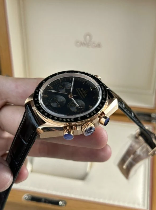 Omega Speedmaster Moonshine Cuir Noir – gallery view