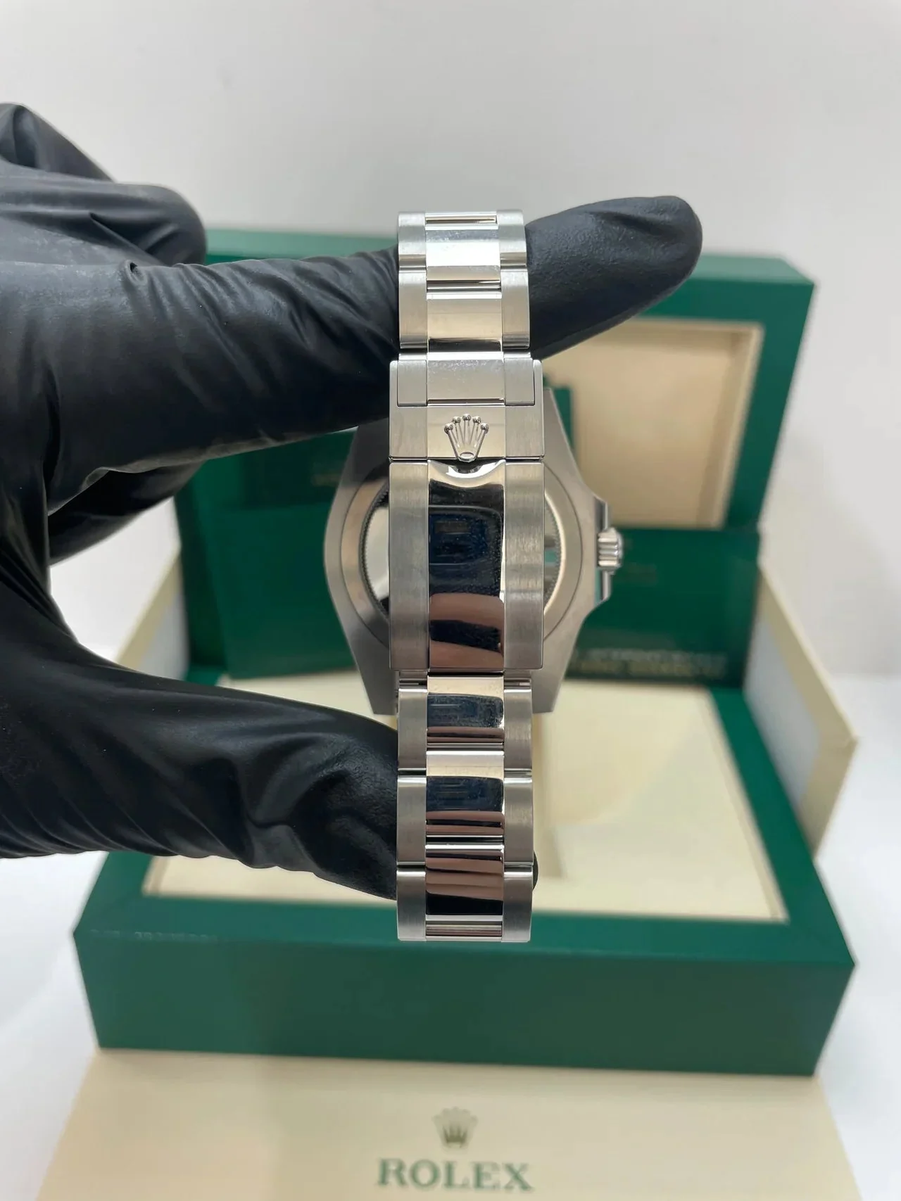 Rolex GMT-Master II PEPSI Oyster – gallery view