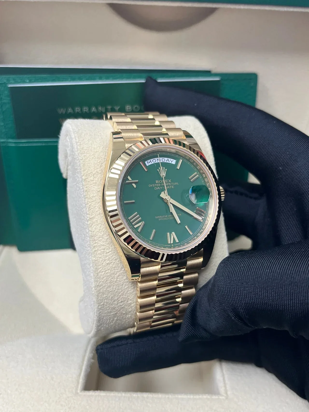 Rolex Day-Date 40 Yellow Gold Green Roman Dial 228238 – gallery view