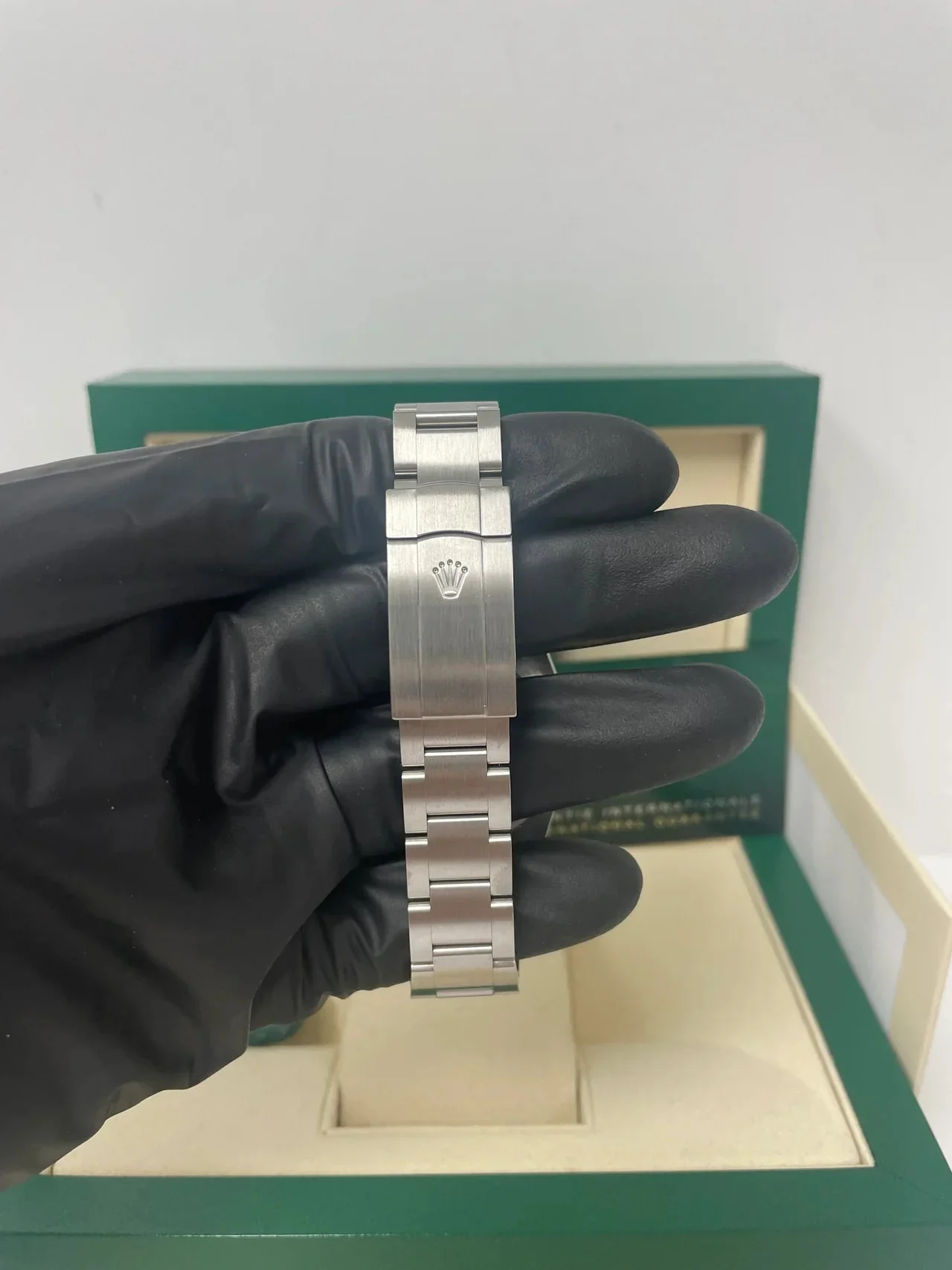Rolex Oyster Perpetual Turquoise Dial 124300 – gallery view