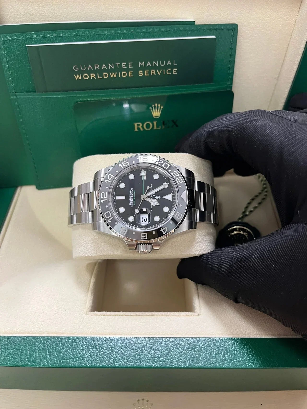 ROLEX GMT-Master II Oyster "Bruce Wayne" 126710GRNR – gallery view