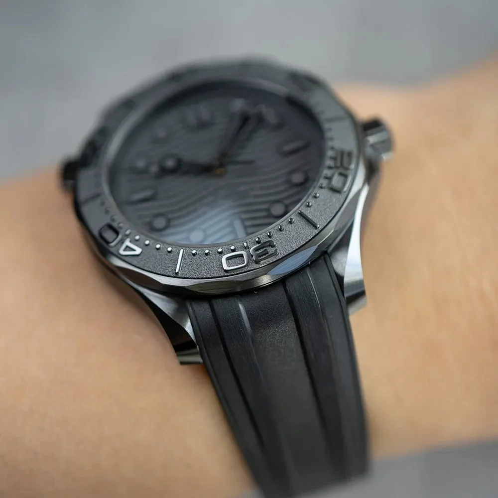 OMEGA SEAMASTER DIVER Full black – gallery view