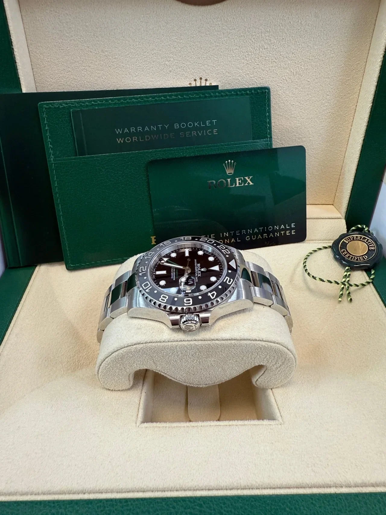 ROLEX GMT-Master II Oyster "Bruce Wayne" 126710GRNR – gallery view