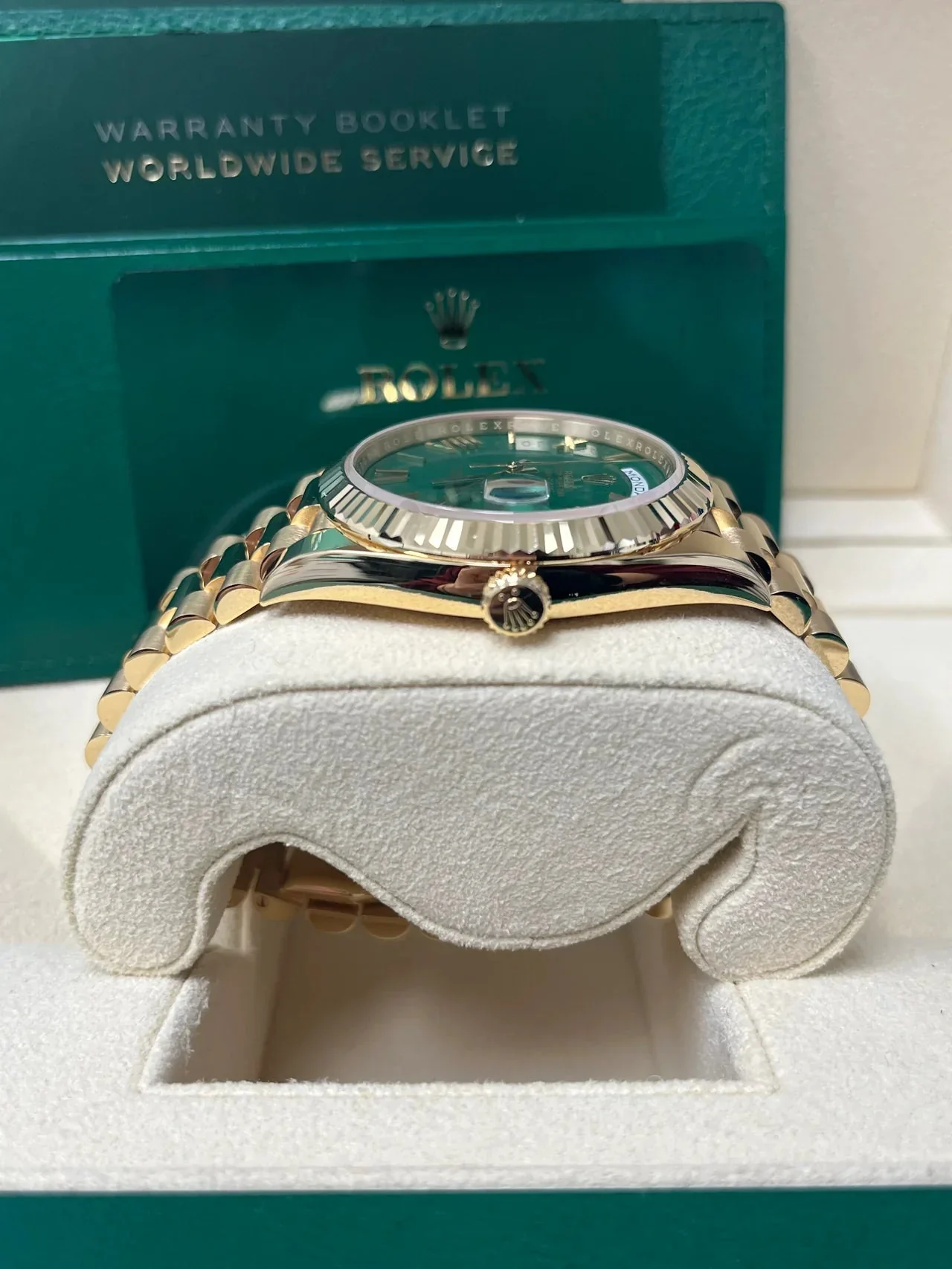 Rolex Day-Date 40 Yellow Gold Green Roman Dial 228238 – gallery view