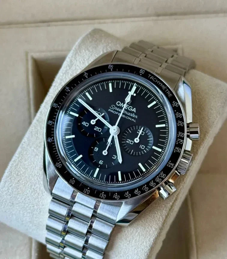 OMEGA SPEEDMASTER MOONWATCH PROFESSIONAL – gallery view
